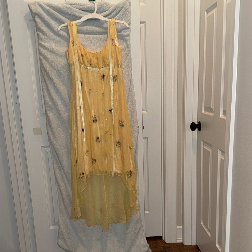 Laundry Yellow Sleeveless Dress with Evening Wrap - Picture 4 of 9